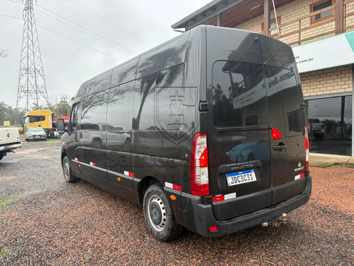 LOTE 009 - RENAULT/MASTER MART