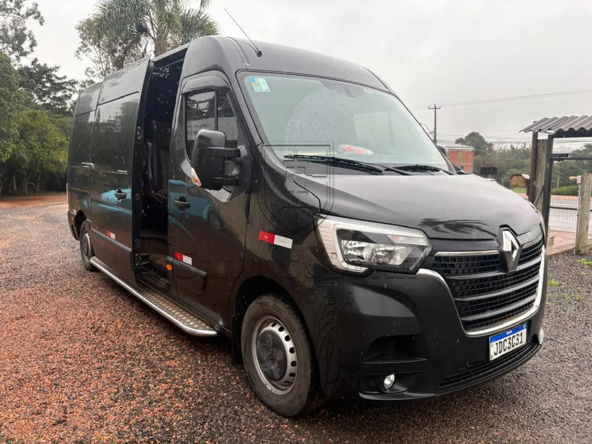 LOTE 009 - RENAULT/MASTER MART