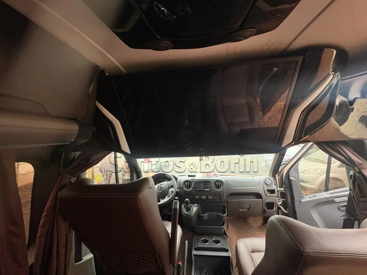 LOTE 009 - RENAULT/MASTER MART